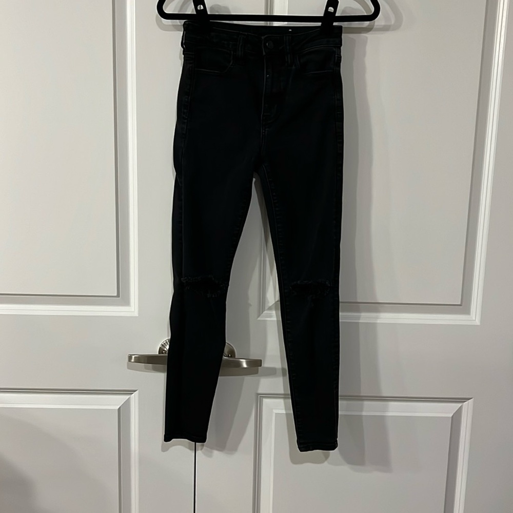 Lightly worn black American Eagle Super Hi Rise Jeggings size 2 short